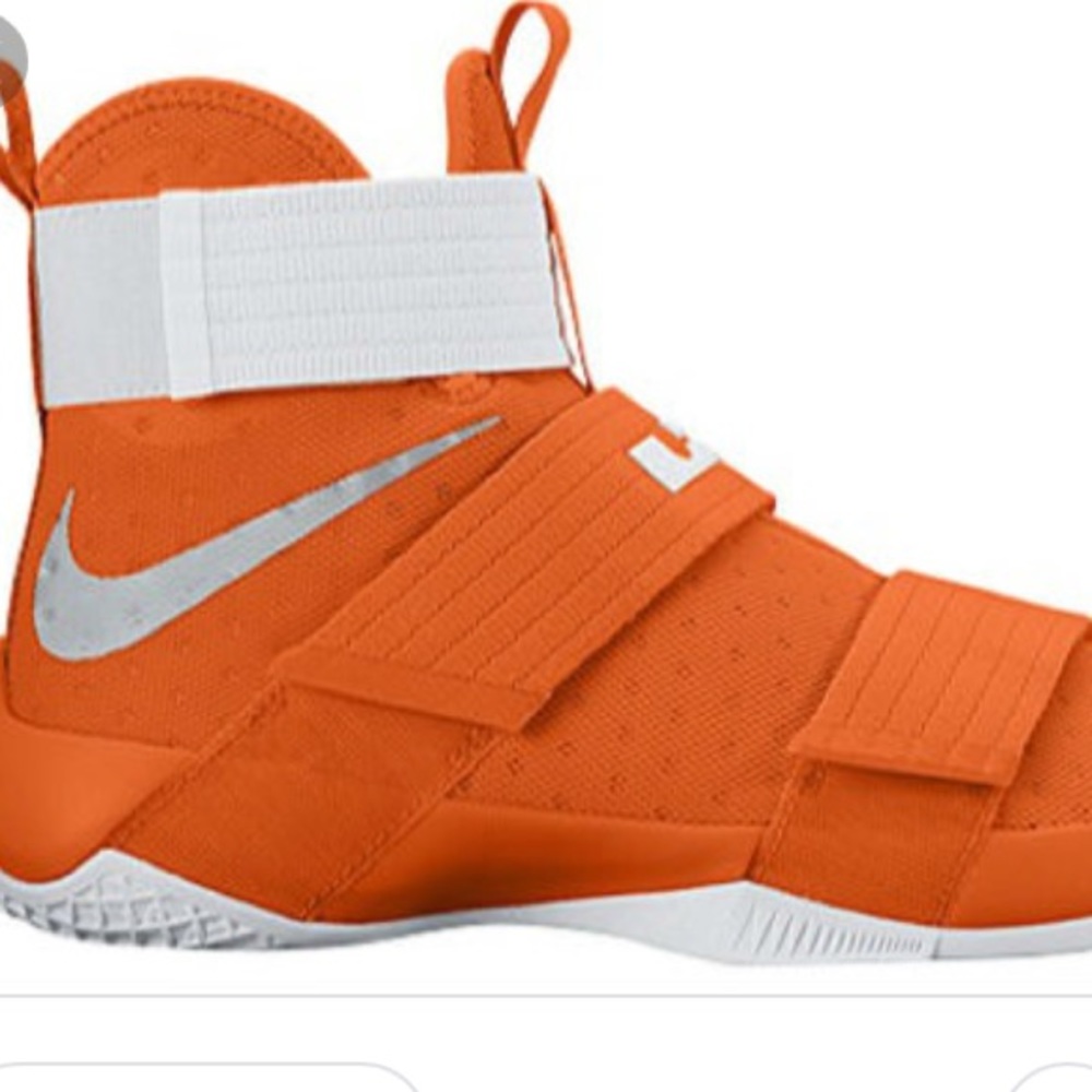 Nike Men Lebron Soldier 10